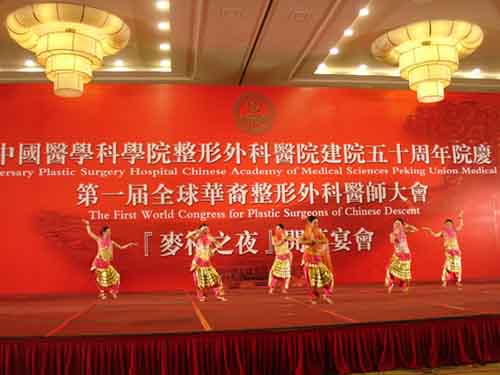 1581662522323.jpg 5_宋歌、李莎莎等表演的印度舞《新娘的嫁衣》.jpg