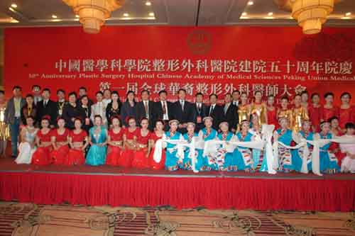 1581662811933.jpg 11_全体演员与院领导合影.jpg