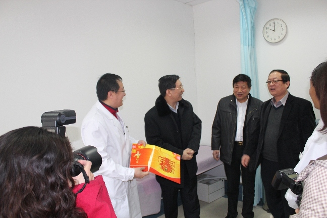 1581684193870.jpg 整形外科医院院所报2012年第一期第二版1.jpg