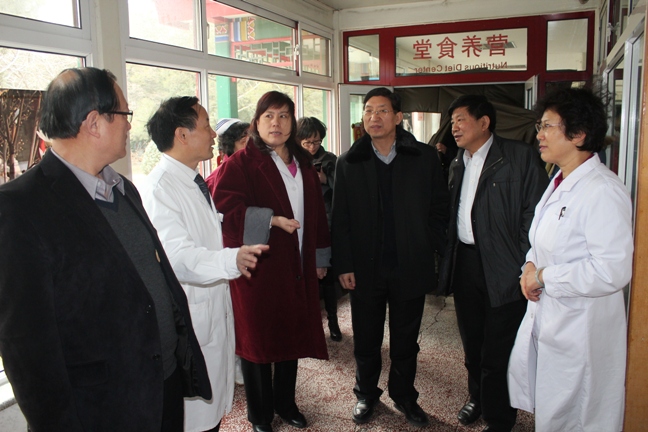 1581684251058.jpg 整形外科医院院所报2012年第一期第二版4.jpg