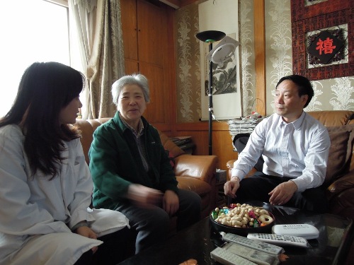 1581684326042.jpg 整形外科医院院所报2012年第一期第二版6.jpg