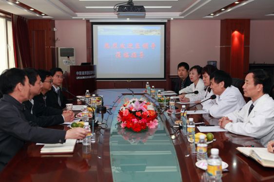 1581734968151.jpg 整形外科医院院所报2012年第二期第一版6.jpg