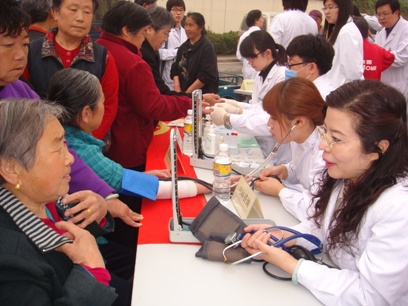 1581736079120.jpg 整形外科医院院所报2012年第二期第二版3.jpg