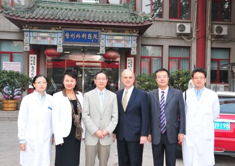 1581745363745.jpg 整形外科医院院所报2013年第一期第三版1.jpg