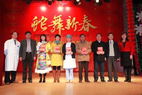 1581745833229.jpg 整形外科医院院所报2013年第二期第一版5.jpg